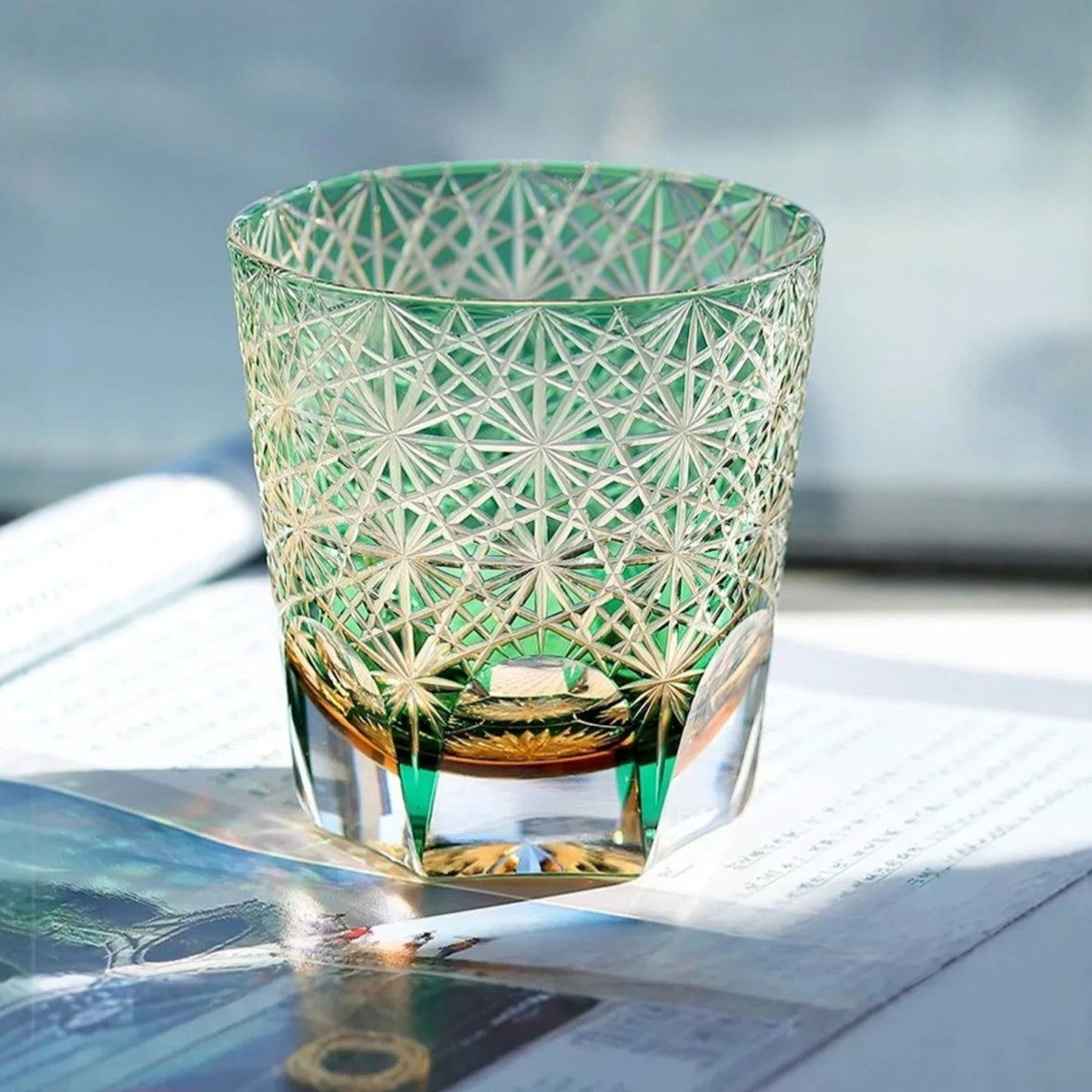 Grand Daisy Patterned Whiskey Glass - Detail 2