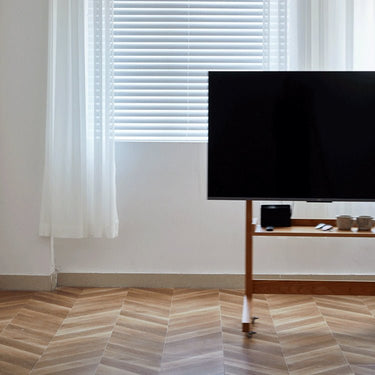 Stylish Natural Wood TV Stand with Carbon Steel Frame - Oak, Cherry, Black Walnut Finishes hykmq - 793MUTUKISPACE